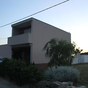 Perlla Split